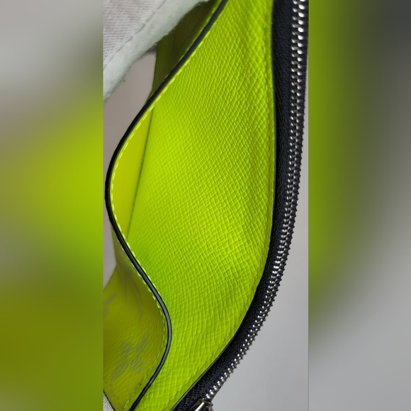 SOLD!!Louis Vuitton Taiga Monogram Neon Yellow Zippy Card Holder with RFID - Picture 6 of 9